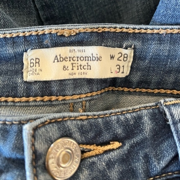 Abercrombie & Fitch Women’s Skinny Straight Leg Distressed Jeans - Picture 5 of 5